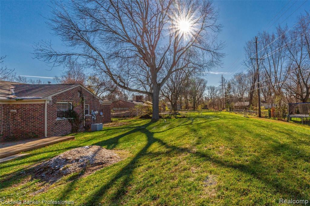 6650 Inkster Road West Bloomfield, MI 48322 - Photo 7 of 38