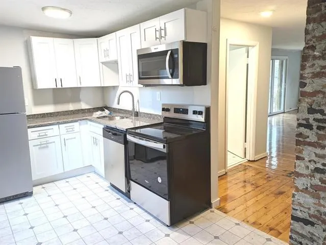 $2,365,000 | 3 South Shore Road, Salem, NH 03079