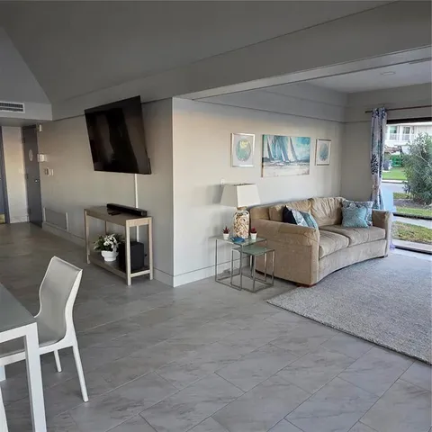 $3,300 | 100 Oakmont Lane, Unit 305, Belleair, FL 33756