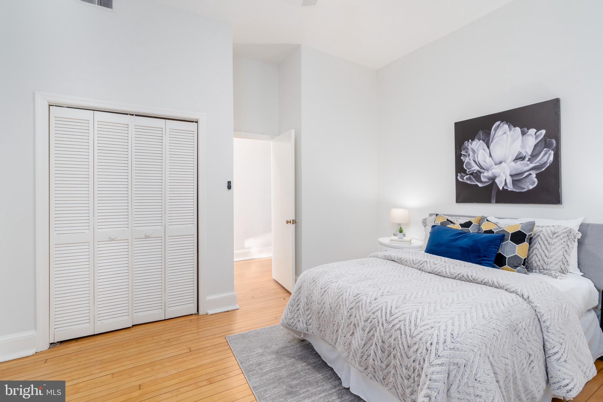 2013 Kalorama Road Northwest, Unit 4 Washington, DC 20009 - Photo 14 of 25 Secondary bedroom, high ceilings