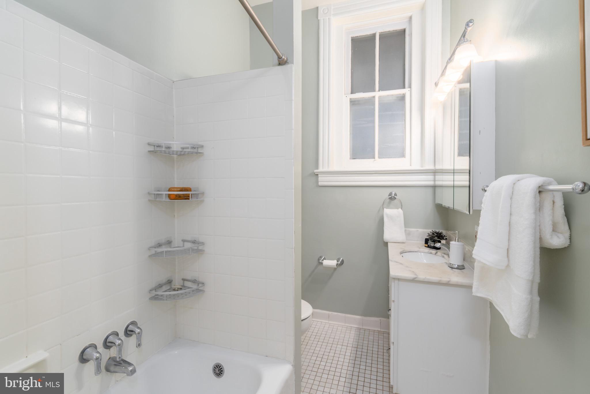 2013 Kalorama Road Northwest, Unit 4 Washington, DC 20009 - Photo 21 of 25 Bathroom
