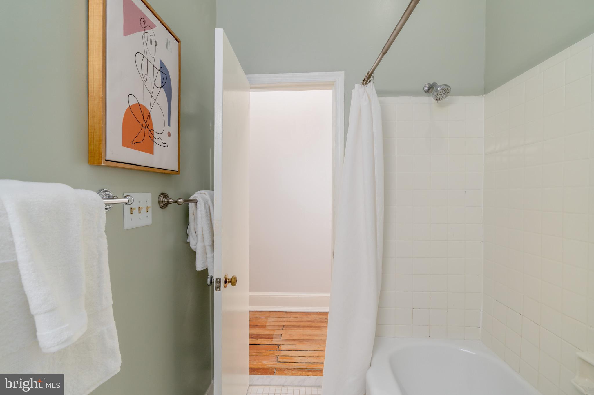 2013 Kalorama Road Northwest, Unit 4 Washington, DC 20009 - Photo 22 of 25 Bathroom