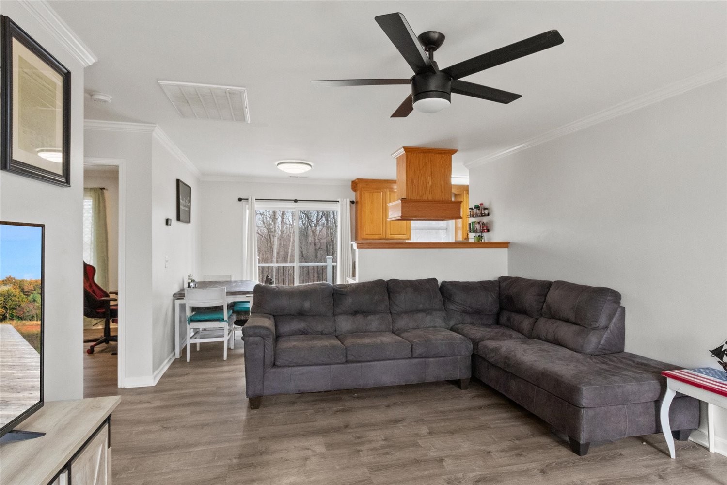 351 Rippy Ridge Road Normandy, TN 37360 - Photo 9 of 45 a living room with furniture