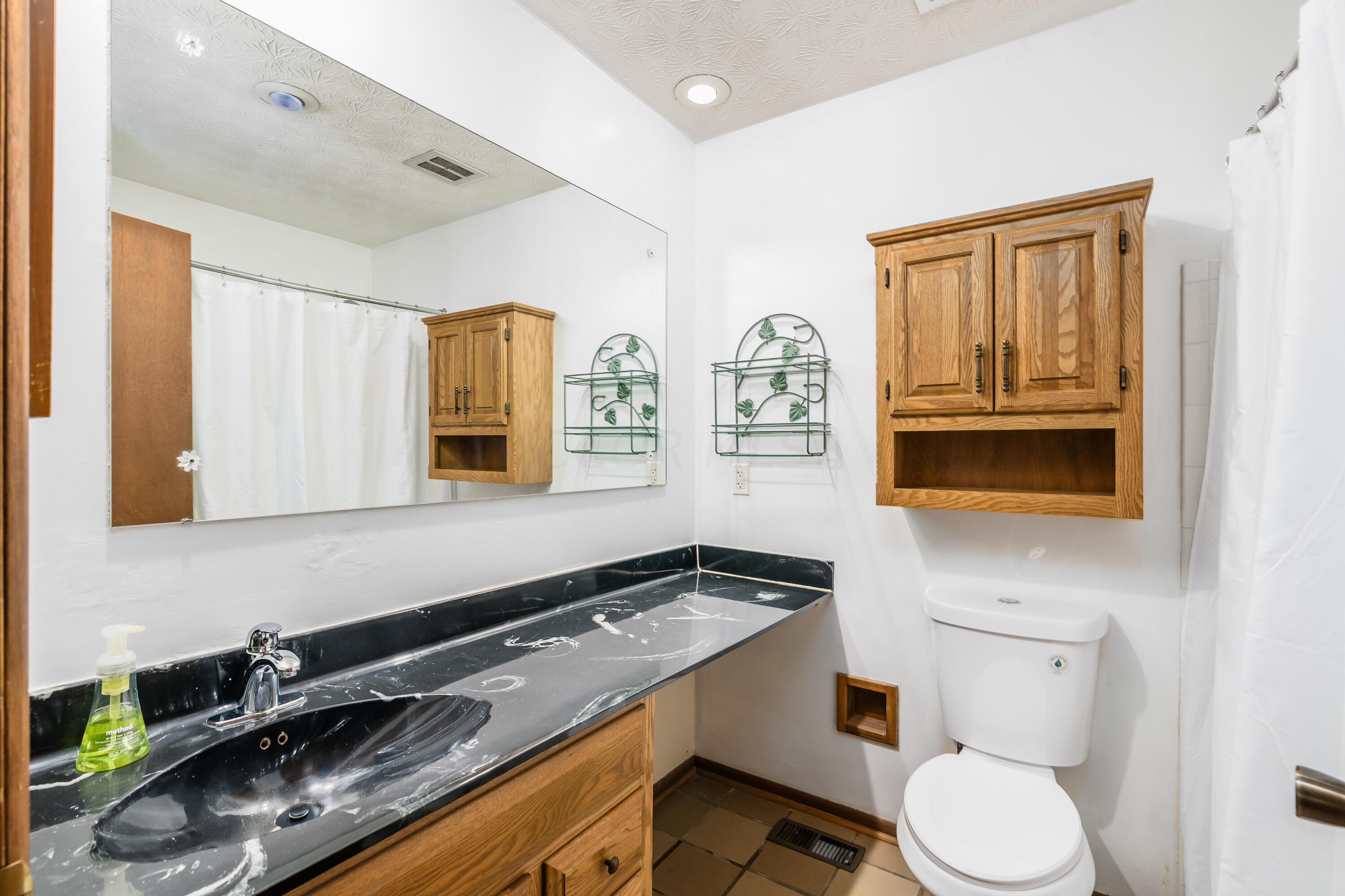 5463 Blue Ash Road Columbus, OH 43229 - Photo 13 of 22 Full Bath