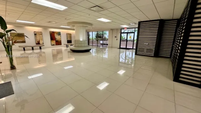 $3,275 | 1623 Collins Avenue, Unit 511, Miami Beach, FL 33139