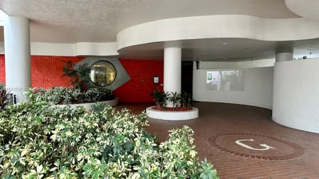 $3,275 | 1623 Collins Avenue, Unit 511, Miami Beach, FL 33139