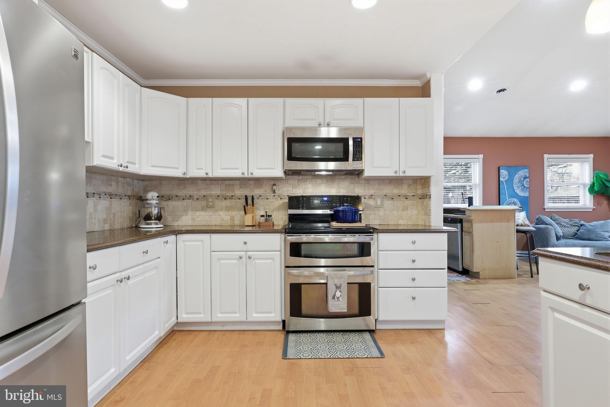 9 Harmony Road Levittown, PA 19056 - Photo 16 of 40 Kitchen