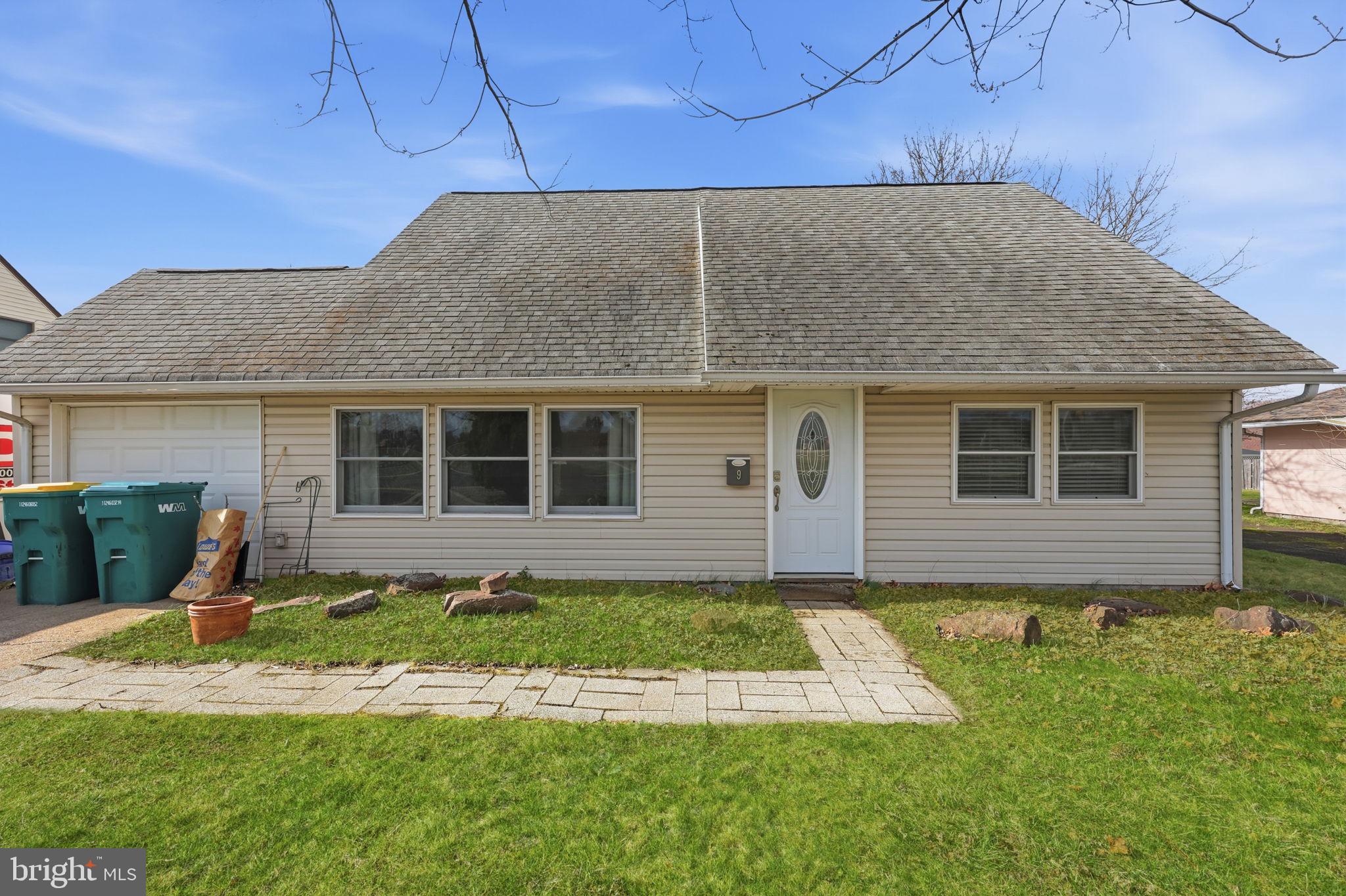 9 Harmony Road Levittown, PA 19056 - Photo 4 of 40
