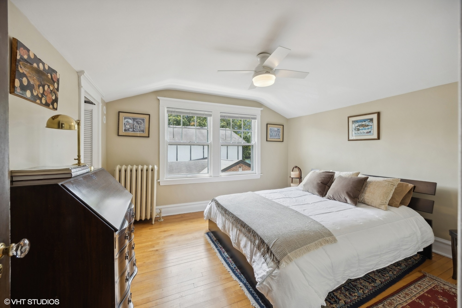 208 Woodside Road Riverside, IL 60546 - Photo 25 of 37 a bedroom with a bed and a window