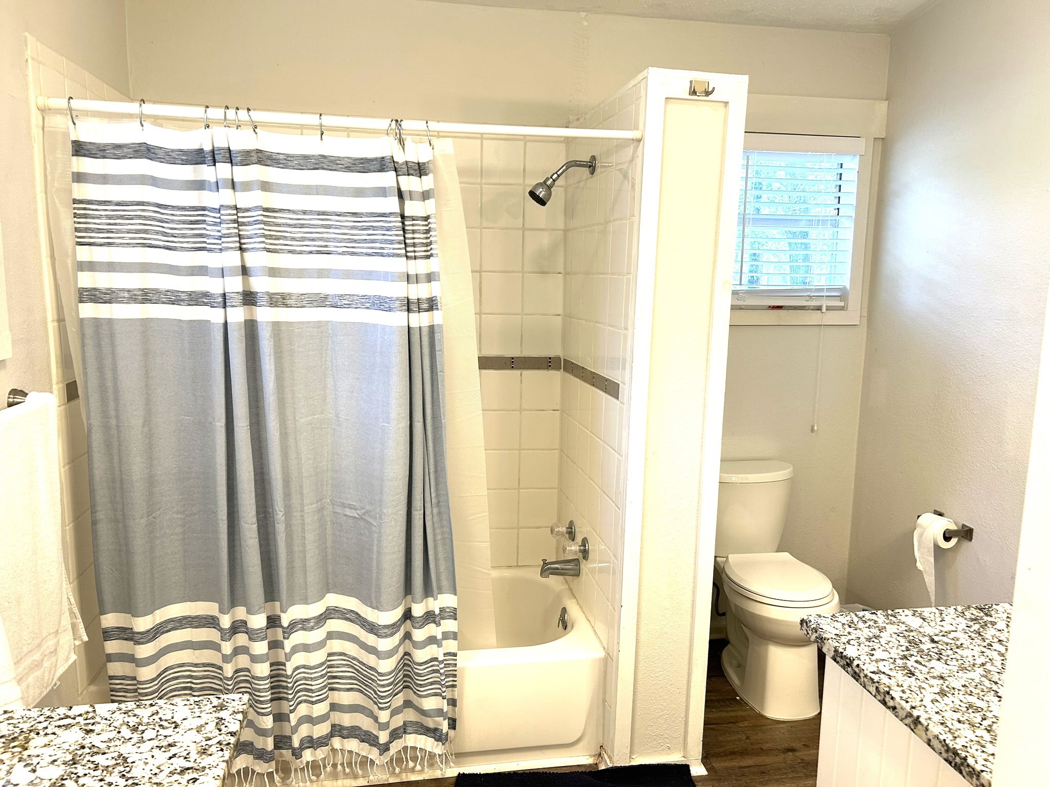 320 Deer Run Road Trinity, TX 75862 - Photo 20 of 50 Primary Bath: Tub/Shower Combo