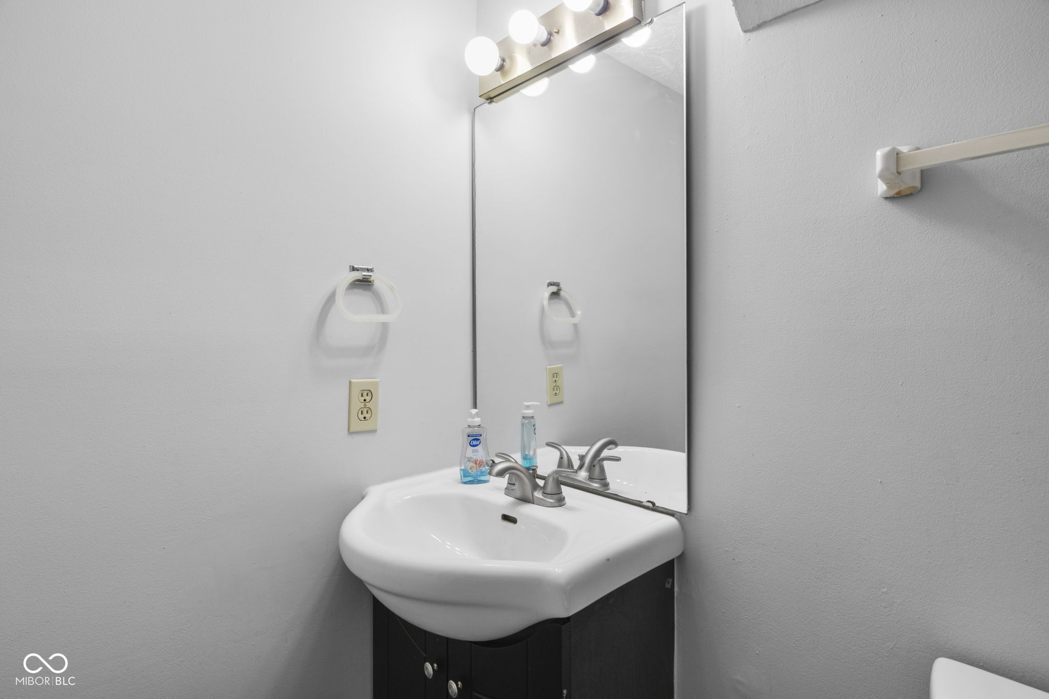 2524 Chaseway Court Indianapolis, IN 46268 - Photo 15 of 25