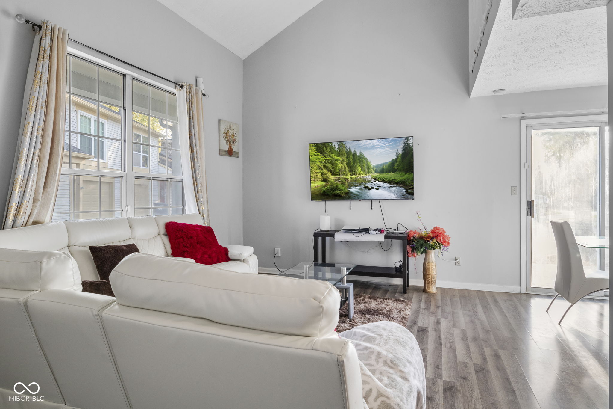 2524 Chaseway Court Indianapolis, IN 46268 - Photo 6 of 25