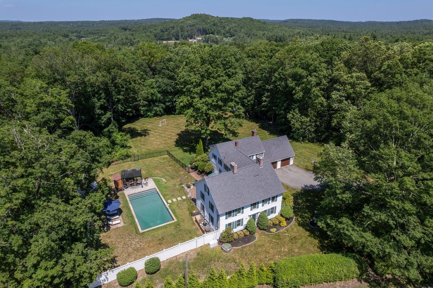 98 Sweet Hill Road Plaistow, NH 03865 - Photo 3 of 46