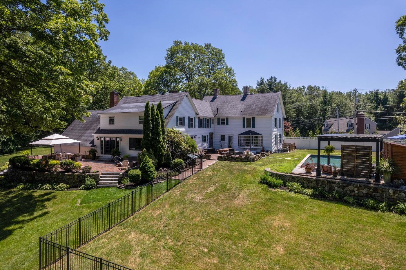 98 Sweet Hill Road Plaistow, NH 03865 - Photo 4 of 46