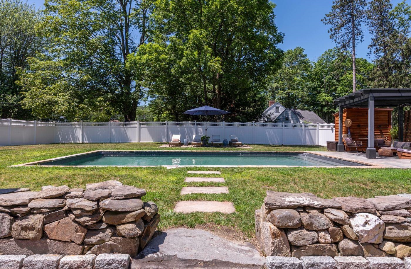 98 Sweet Hill Road Plaistow, NH 03865 - Photo 5 of 46