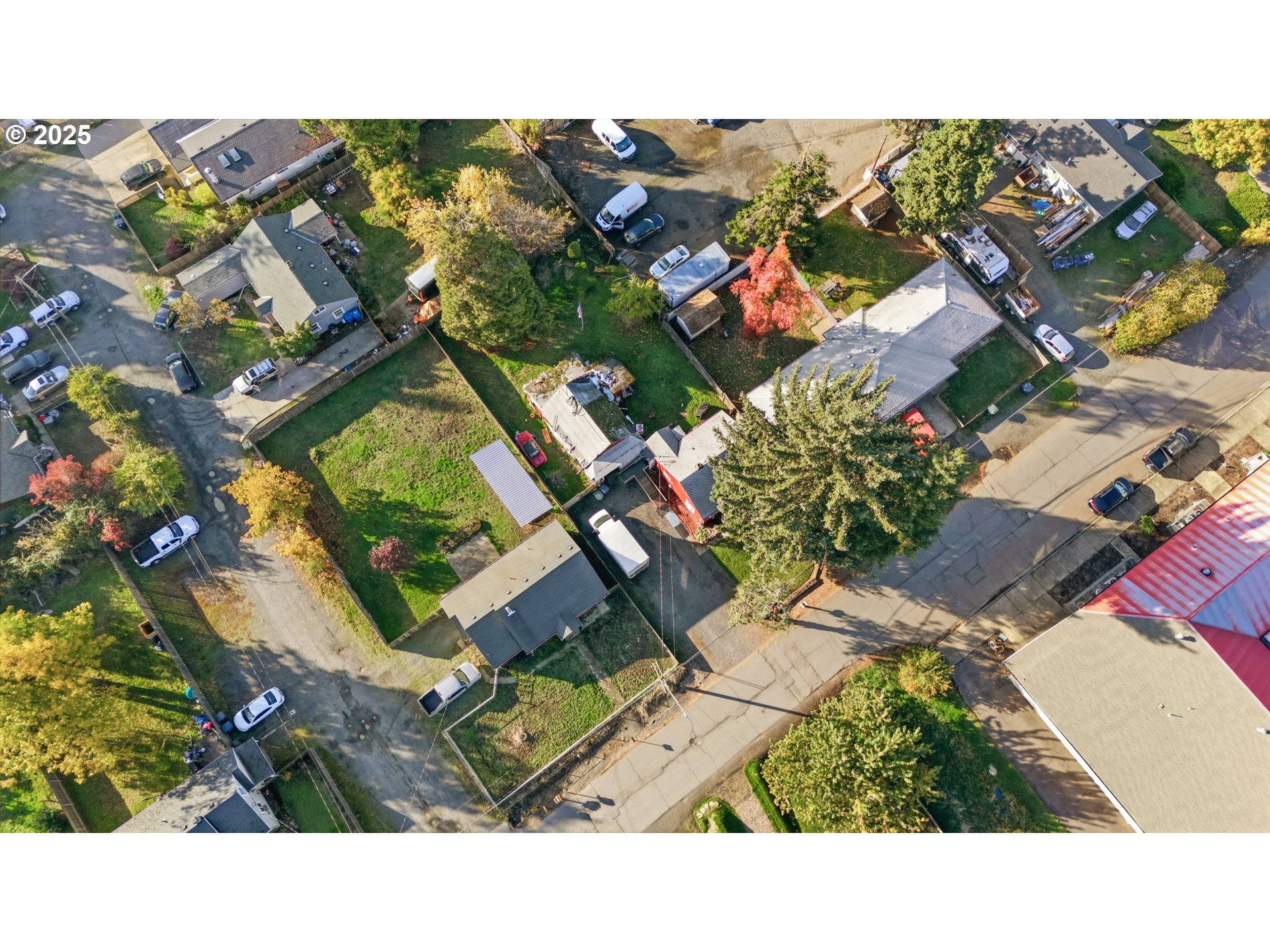 176 South 38th Street Springfield, OR 97478 - Photo 33 of 35 an aerial view of a house