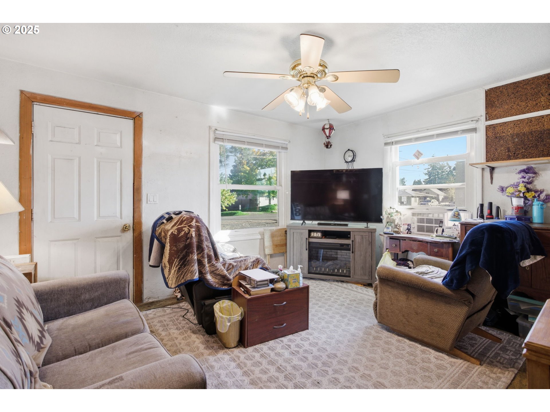 176 South 38th Street Springfield, OR 97478 - Photo 10 of 35 a living room with furniture and a flat screen tv