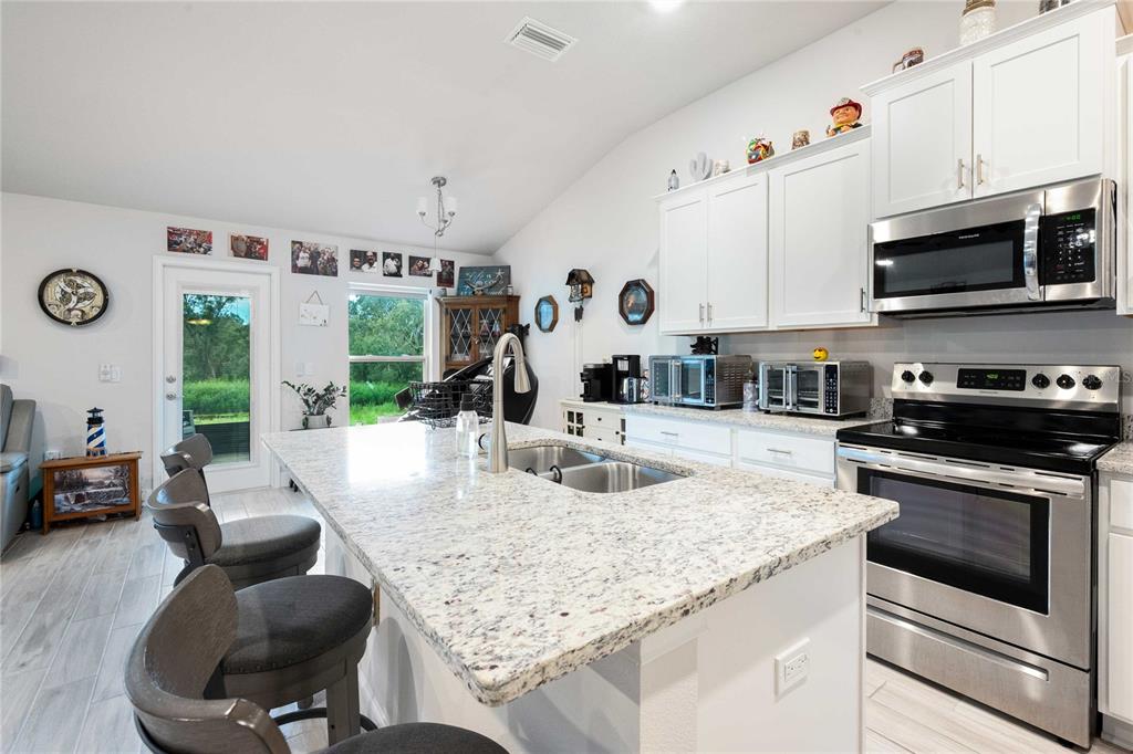 13019 Ogden Glade Road Dade City, FL 33525 - Photo 9 of 33