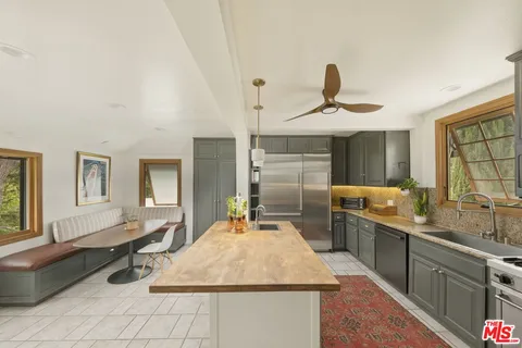 $2,595,000 | 1602 Golf Club Drive, Glendale, CA 91206