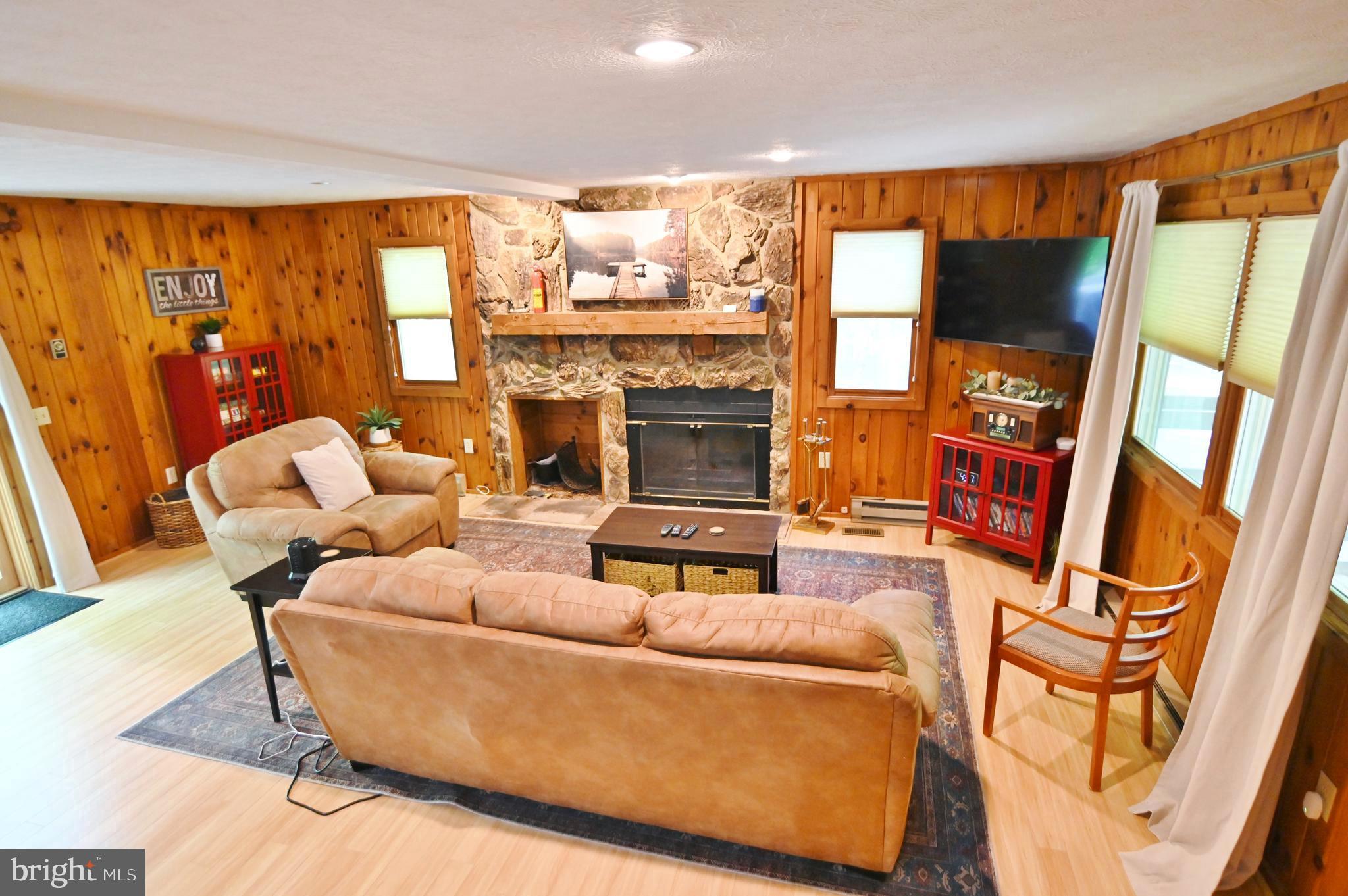55 Morrie Drive Basye, VA 22810 - Photo 11 of 44 Living room