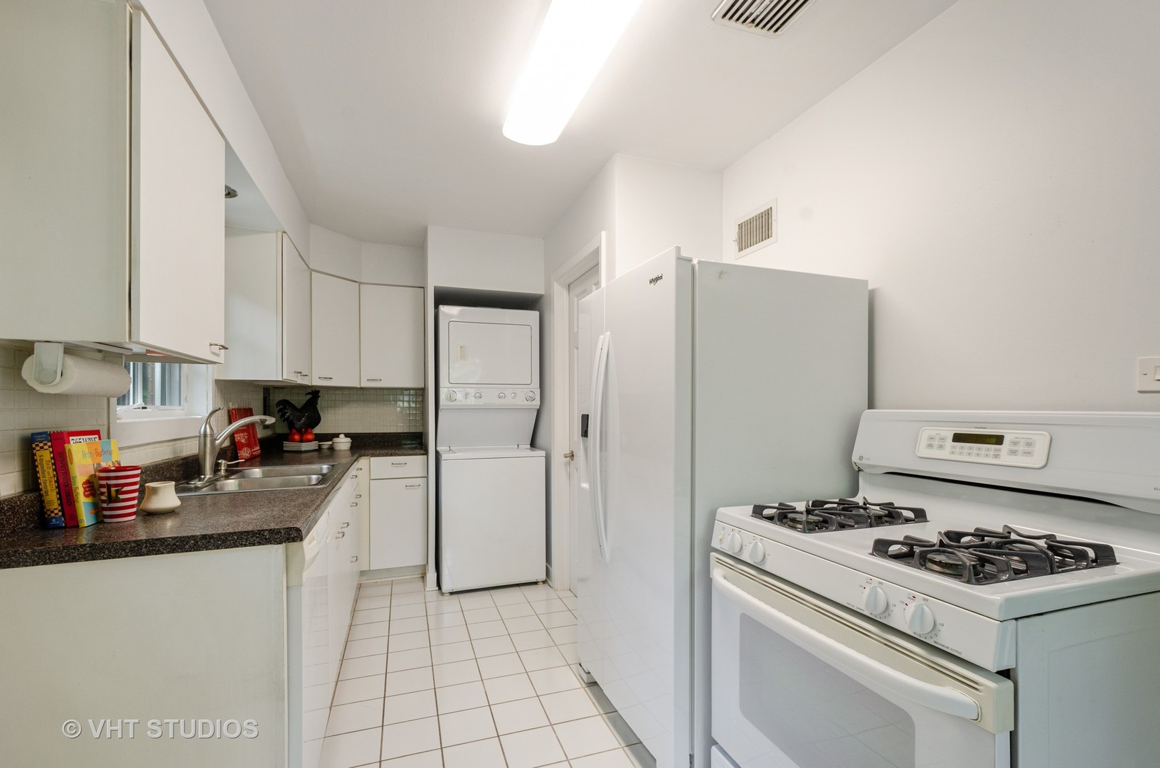 90 Warwick Road Winnetka, IL 60093 - Photo 4 of 12