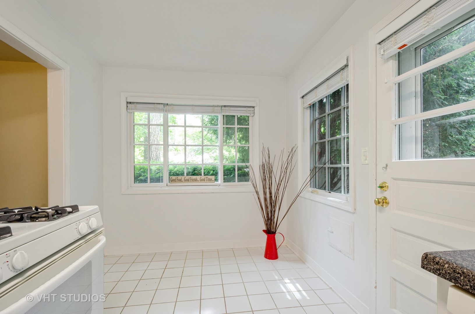 90 Warwick Road Winnetka, IL 60093 - Photo 5 of 12
