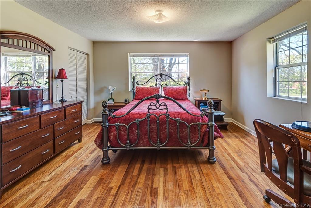 519 Dana Road Hendersonville, NC 28792 - Photo 12 of 25 Gallery Image 12