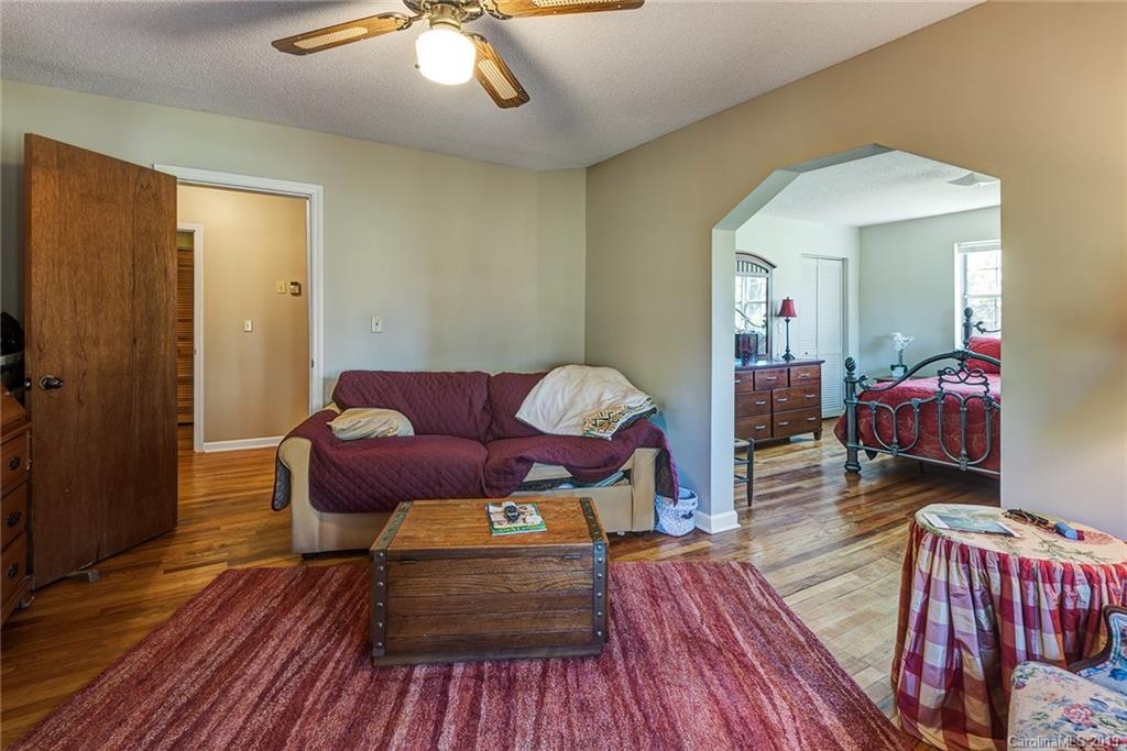519 Dana Road Hendersonville, NC 28792 - Photo 13 of 25 Gallery Image 13