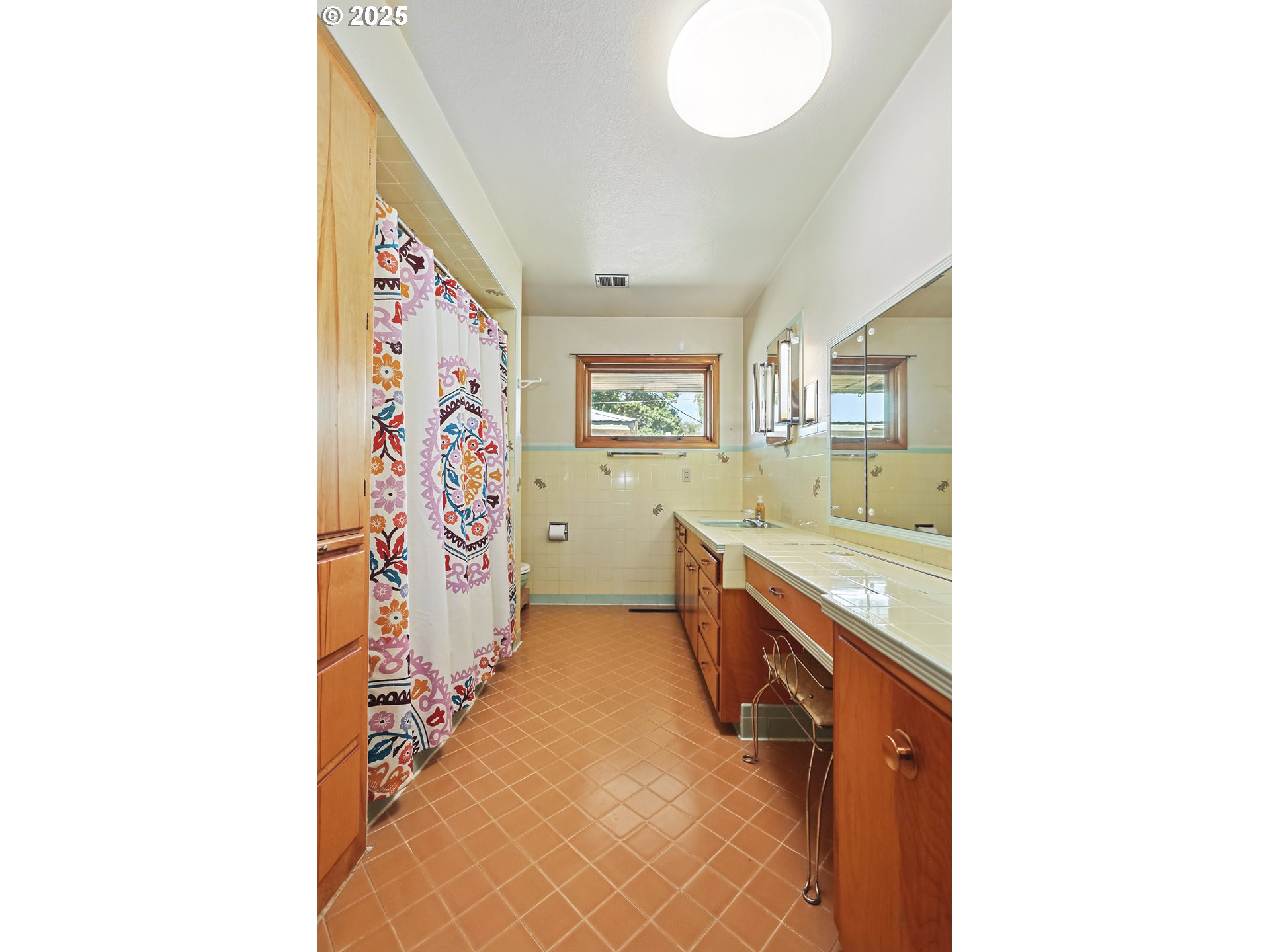 236 N Mill Grass Valley, OR 97029 - Photo 26 of 45 a bathroom with a sink a vanity and a mirror