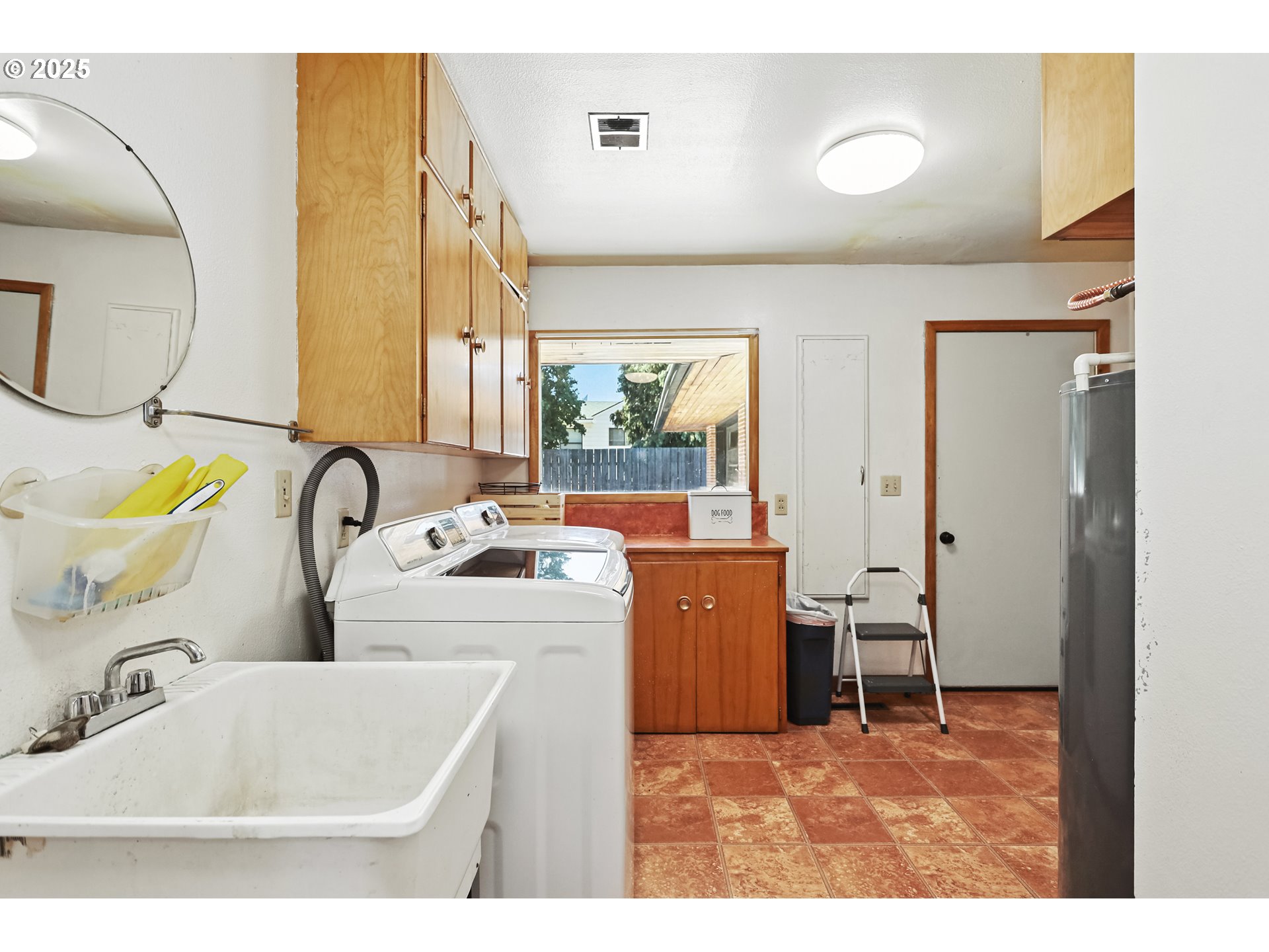 236 N Mill Grass Valley, OR 97029 - Photo 31 of 45 a en suite bathroom with a tub sink and mirror