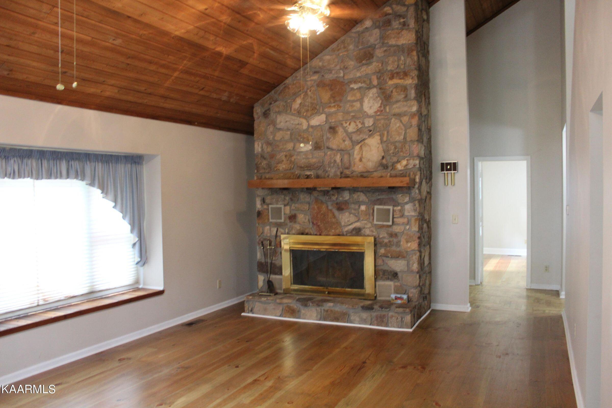 165 Lake Hill Road Middlesboro, KY 40965 - Photo 18 of 53 20220903161721979438000000-o