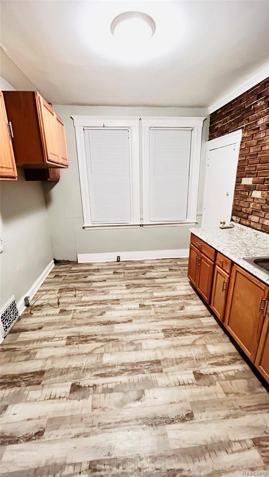 1515 Harding Street Detroit, MI 48214 - Photo 22 of 44 LOWER UNIT KITCHEN