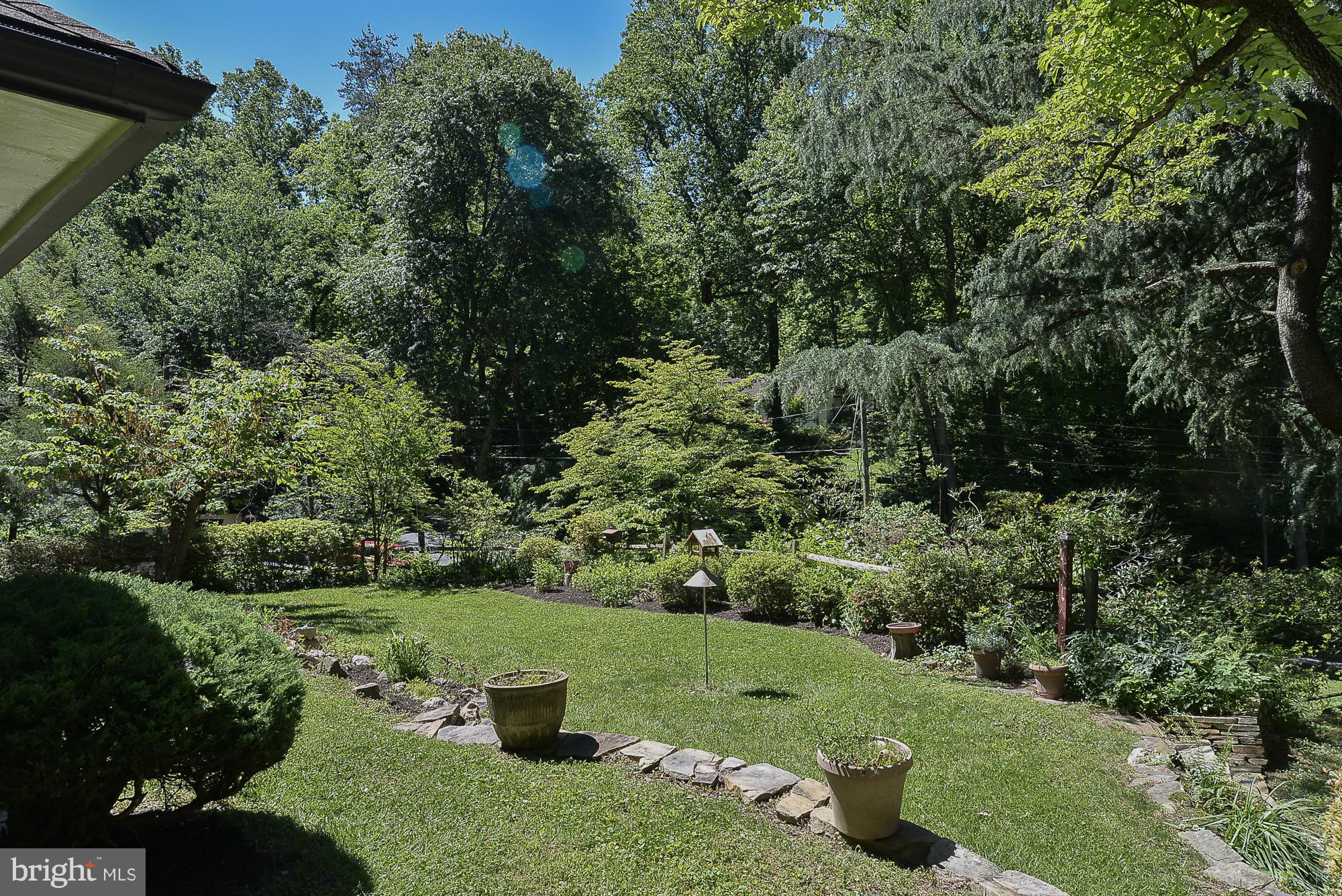 9326 Campbell Road Vienna, VA 22182 - Photo 3 of 25 Front Yard