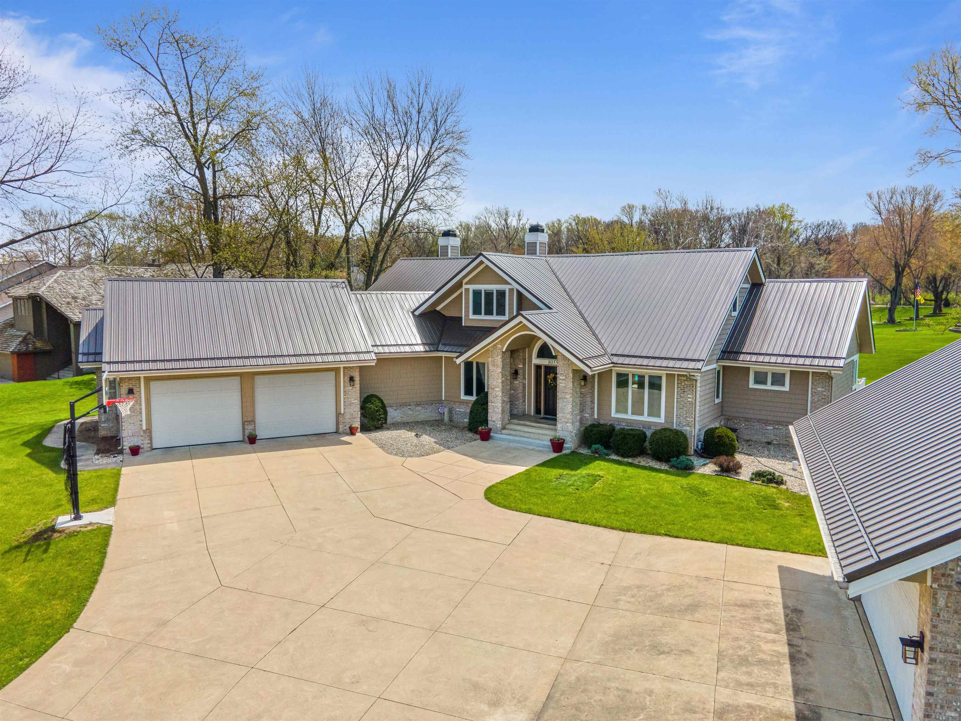 8055 East North Road Syracuse, IN 46567 - Photo 1 of 36 Gallery Image 1