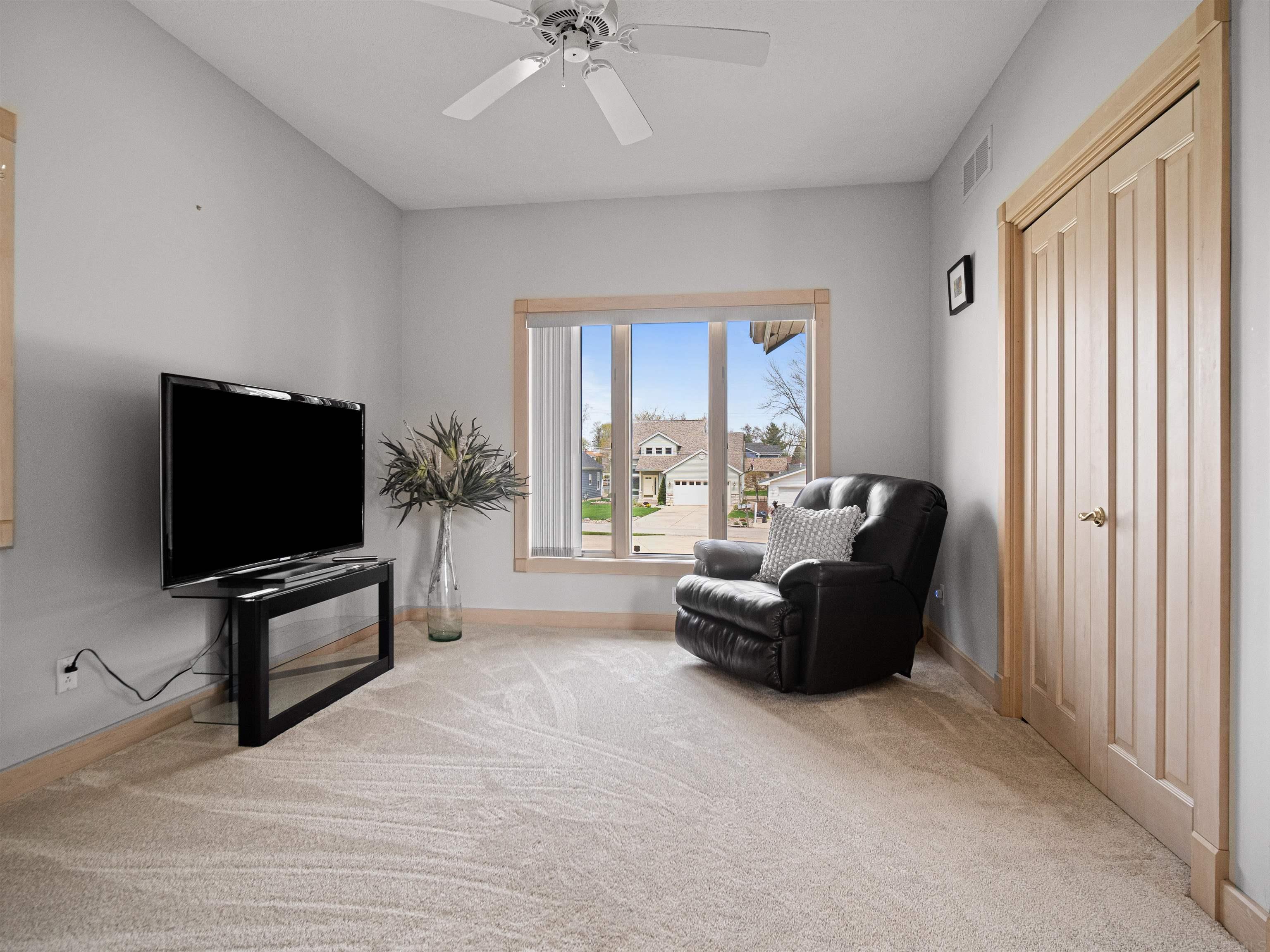 8055 East North Road Syracuse, IN 46567 - Photo 13 of 36 Gallery Image 13