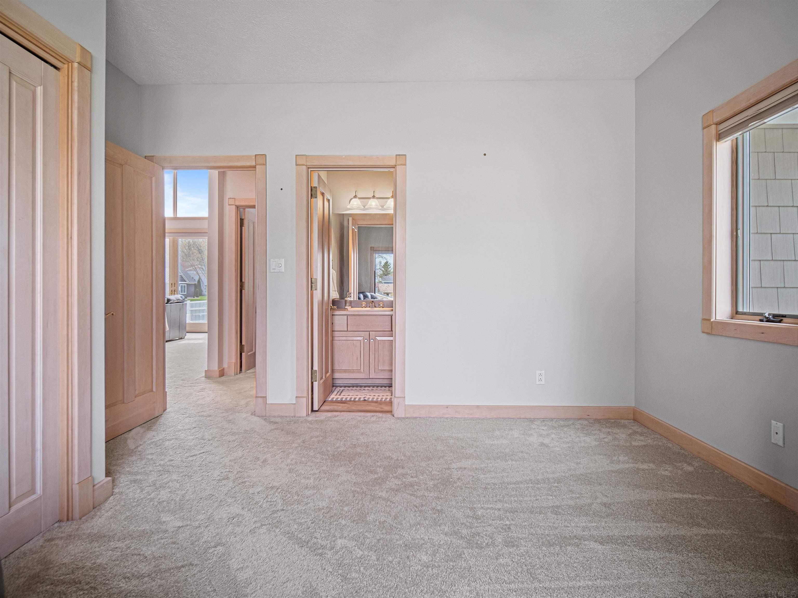 8055 East North Road Syracuse, IN 46567 - Photo 14 of 36 Gallery Image 14