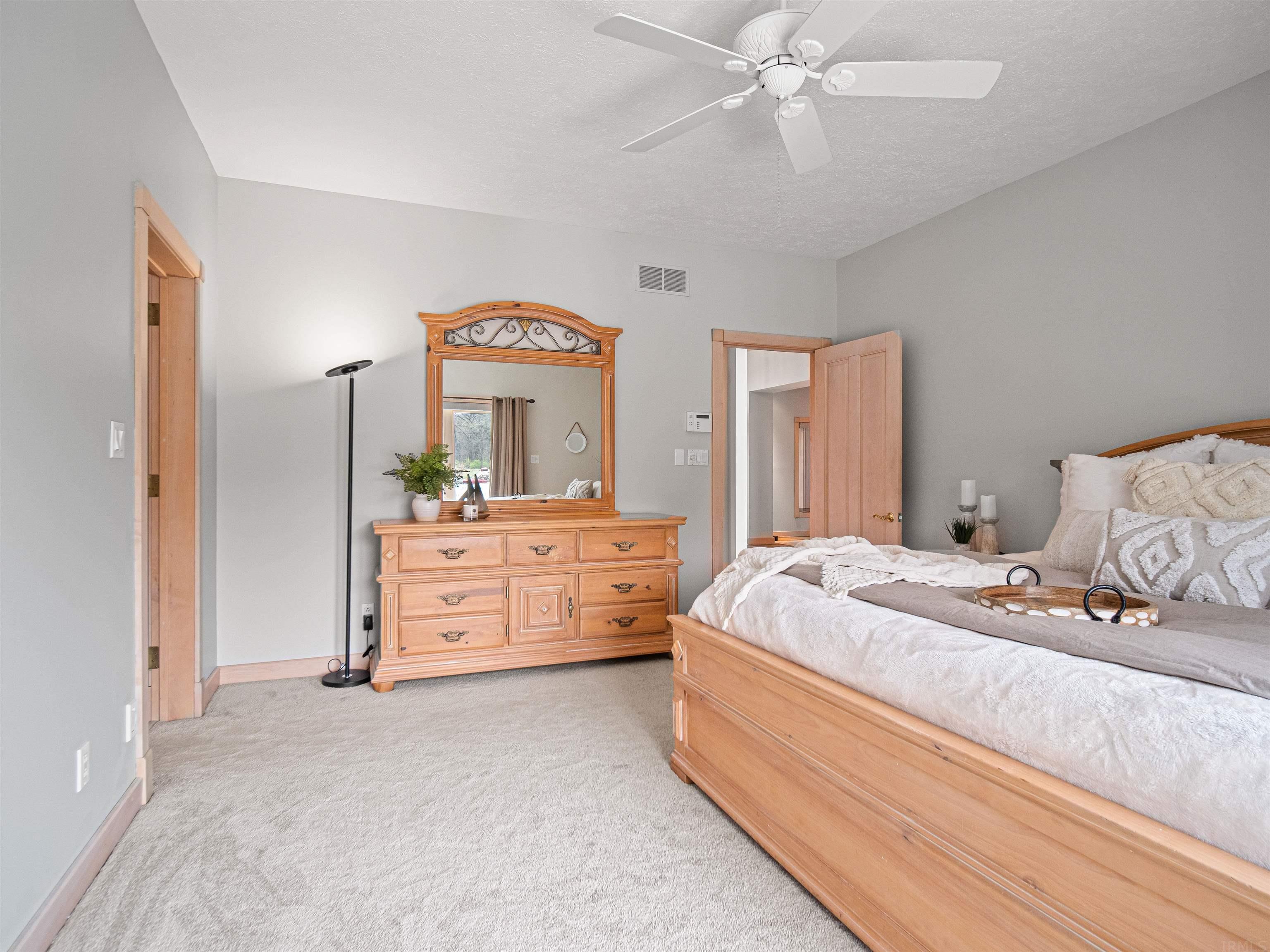 8055 East North Road Syracuse, IN 46567 - Photo 17 of 36 Gallery Image 17
