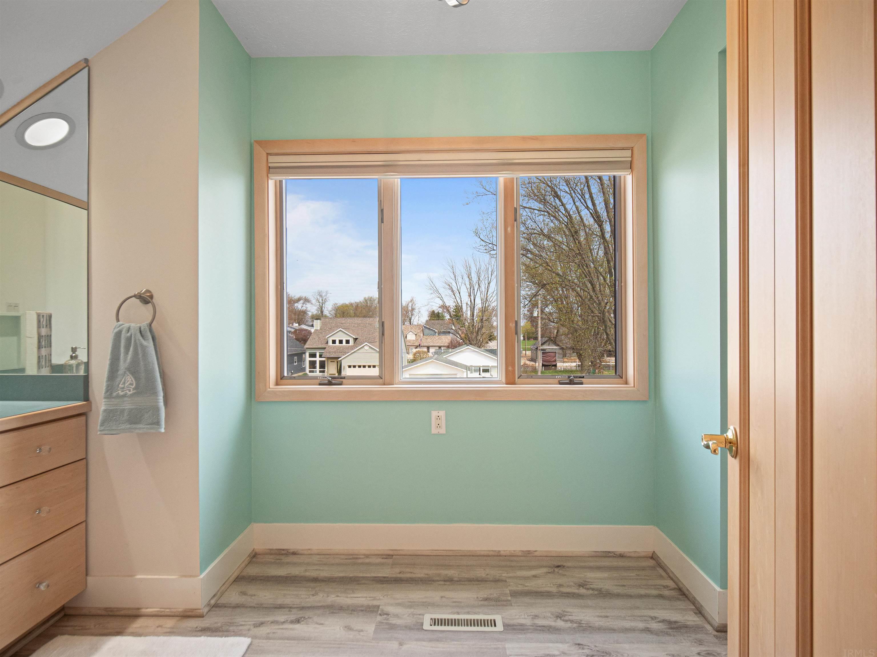 8055 East North Road Syracuse, IN 46567 - Photo 23 of 36 Gallery Image 23