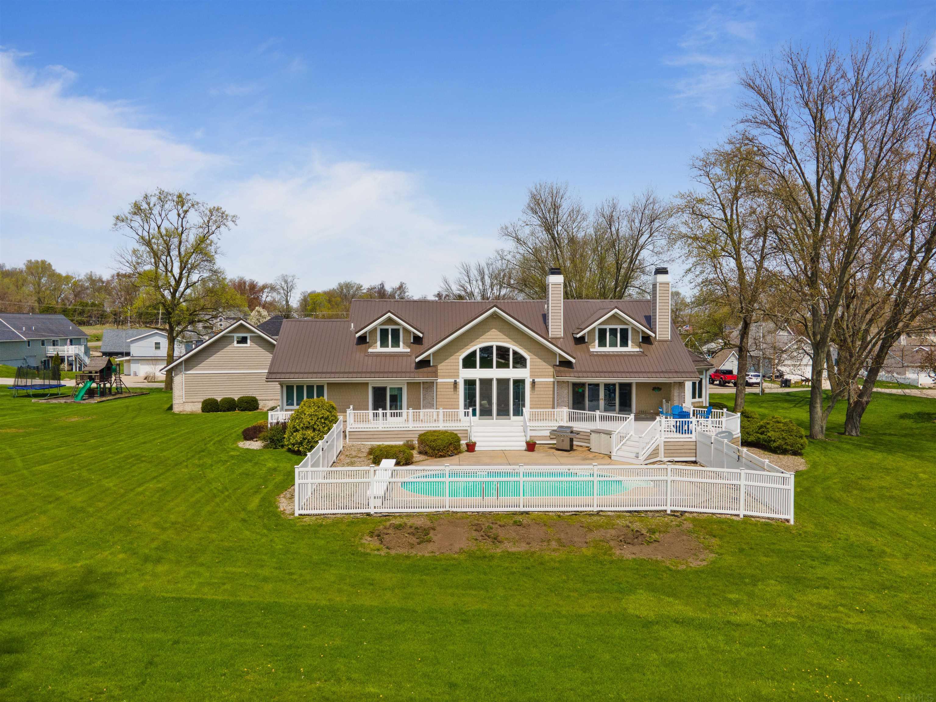 8055 East North Road Syracuse, IN 46567 - Photo 3 of 36 Gallery Image 3