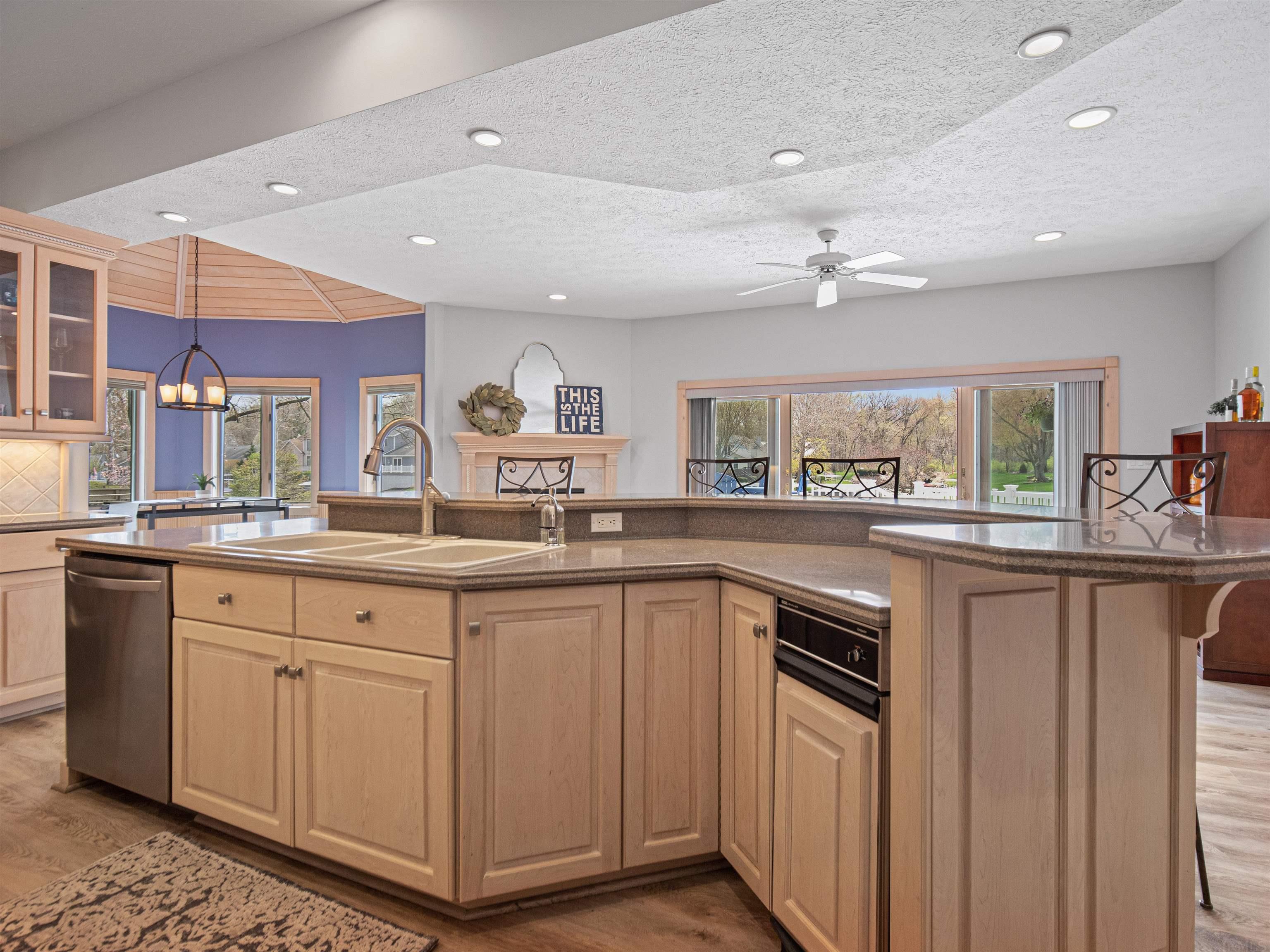 8055 East North Road Syracuse, IN 46567 - Photo 7 of 36 Gallery Image 7