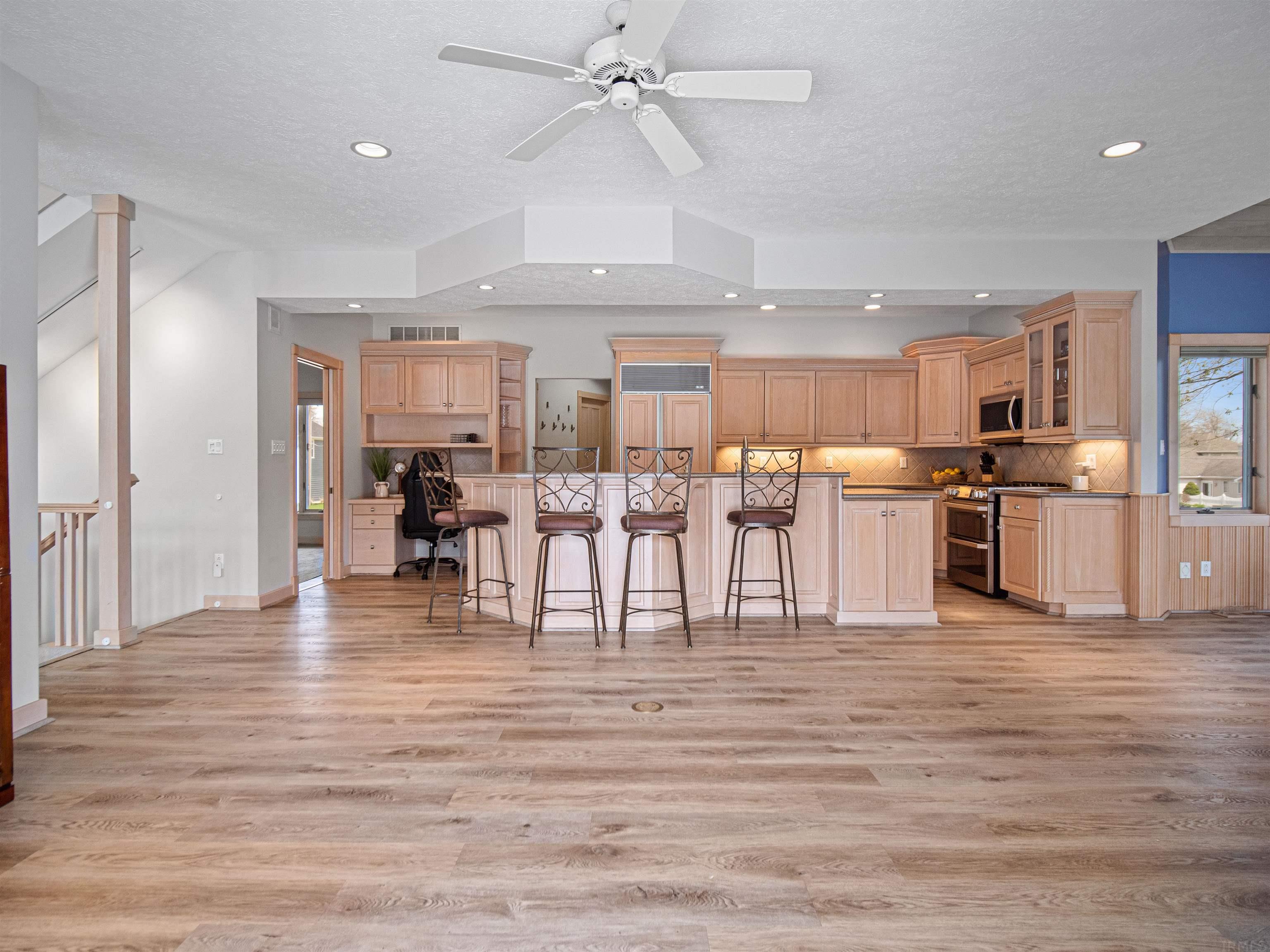 8055 East North Road Syracuse, IN 46567 - Photo 9 of 36 Gallery Image 9