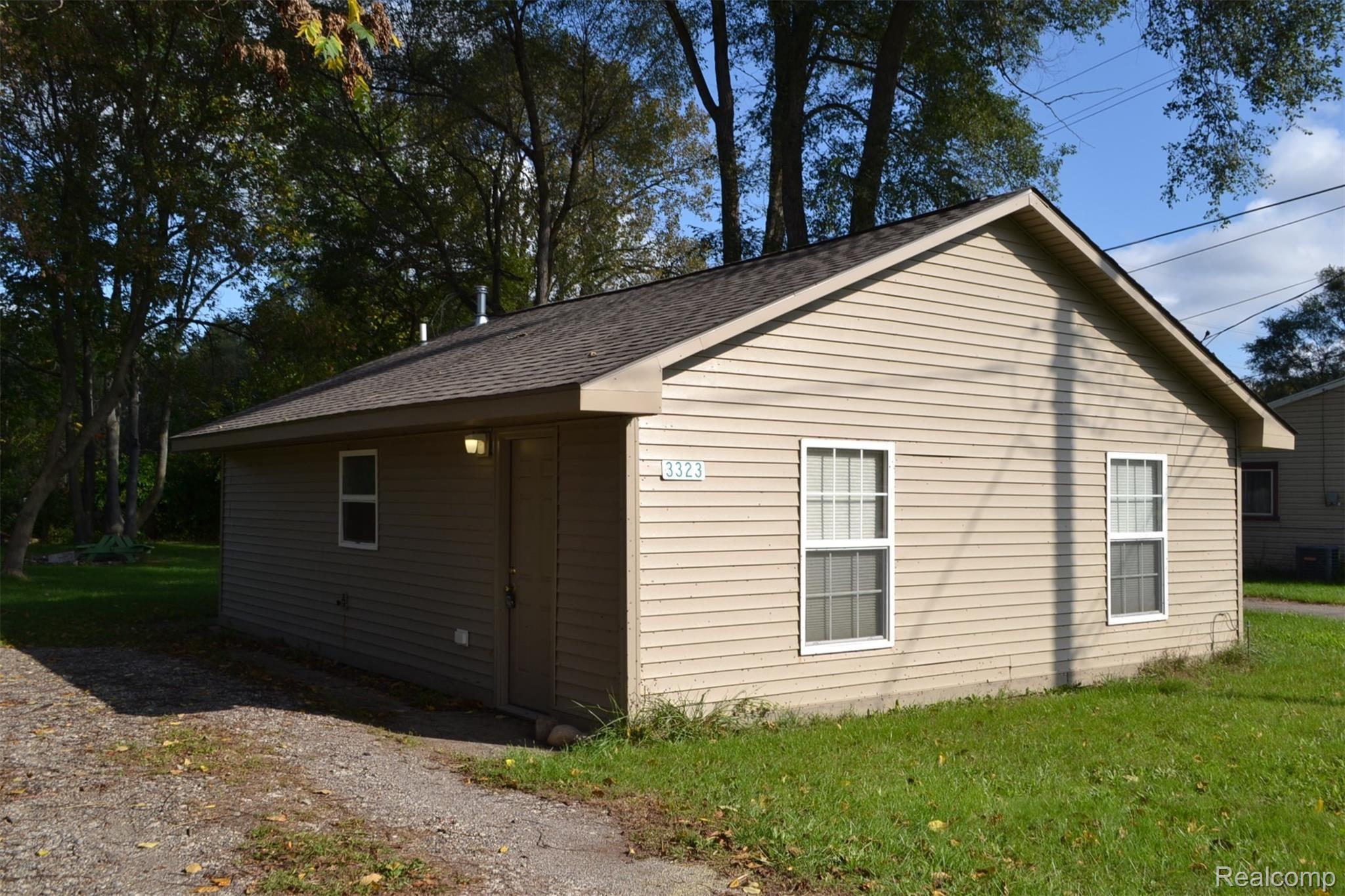 3323 East Pierson Road Flint, MI 48506 - Photo 13 of 16 DSC_0180.JPG