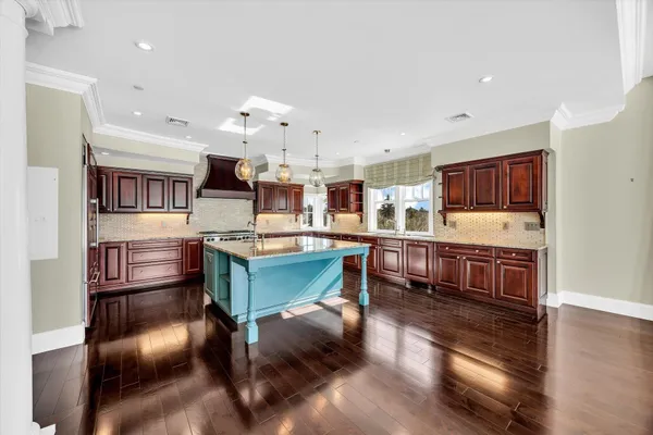 $2,995,000 | 70 E Simons Road, Mashpee, MA 02649