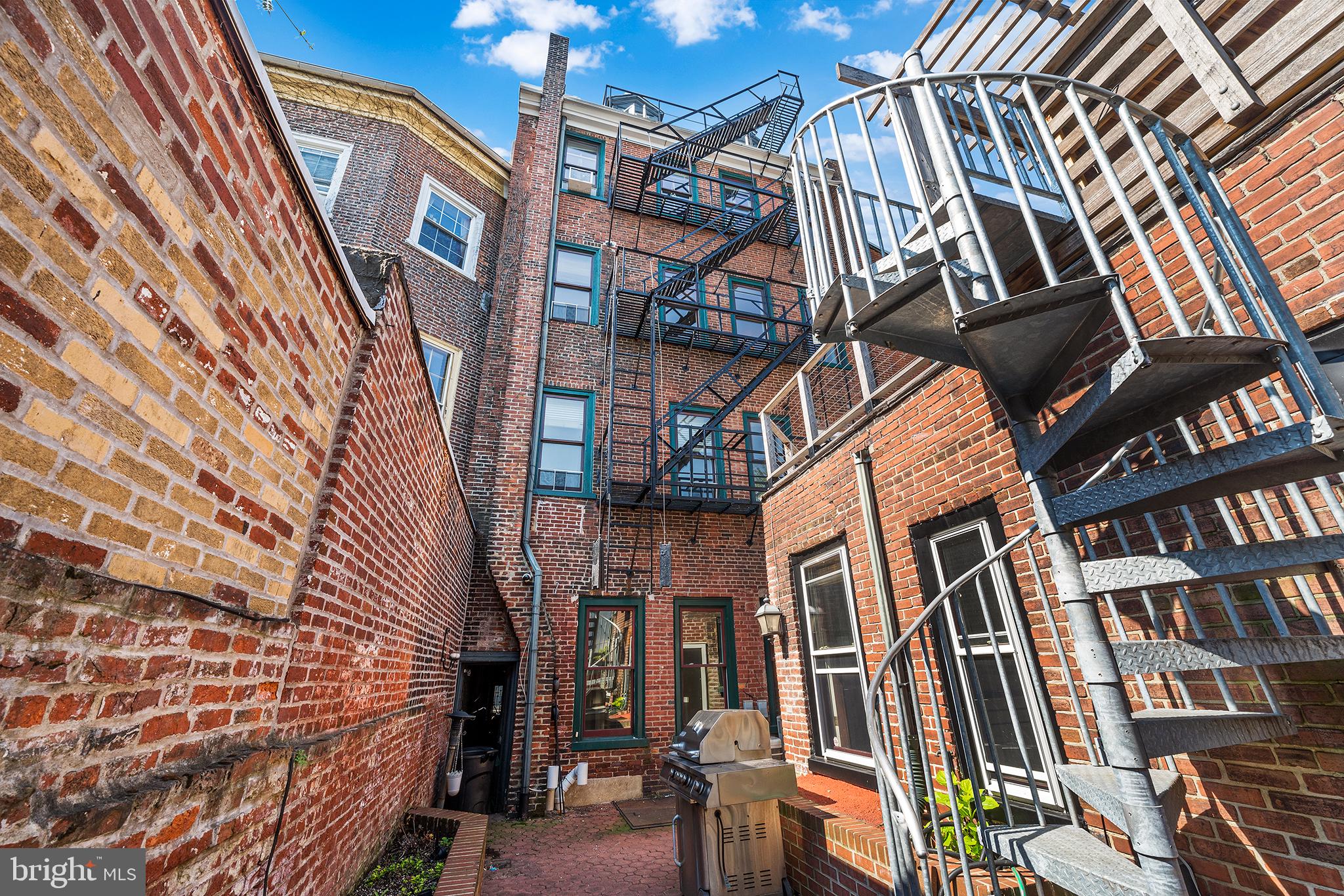 231 Pine Street, Unit 2 Philadelphia, PA 19106 - Photo 4 of 23