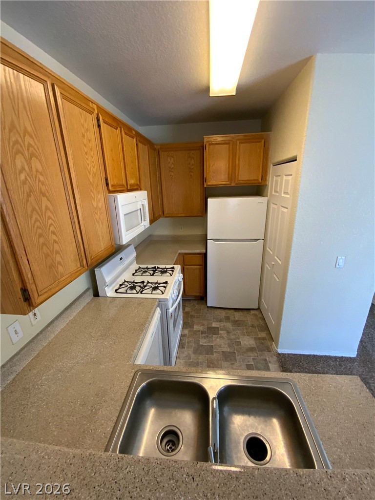 4730 East Craig Road, Unit 1091 Las Vegas, NV 89115 - Photo 7 of 14 Functional kitchen with ample cabinetry and efficient appliance layout for daily routines.