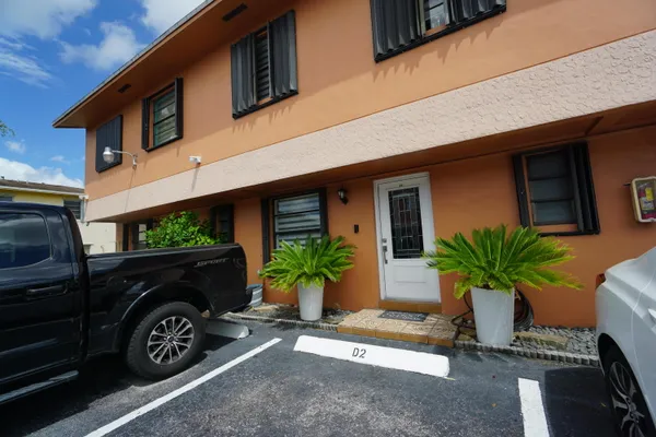 $420,000 | 1765 West 41st Street, Unit 2D, Hialeah, FL 33012