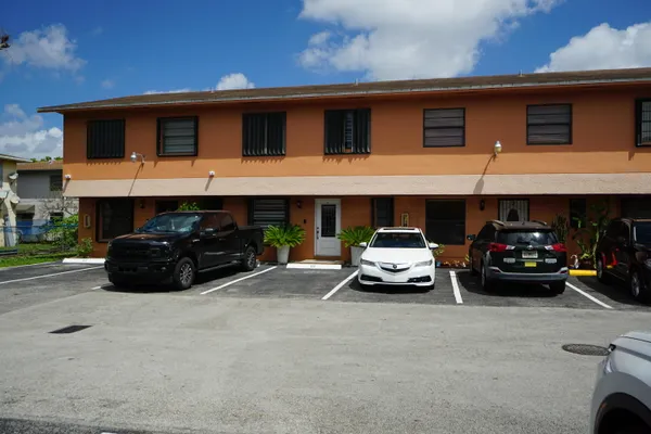 $420,000 | 1765 West 41st Street, Unit 2D, Hialeah, FL 33012