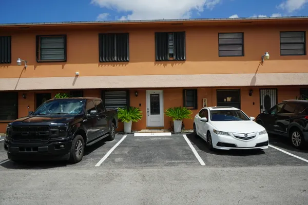 $420,000 | 1765 West 41st Street, Unit 2D, Hialeah, FL 33012