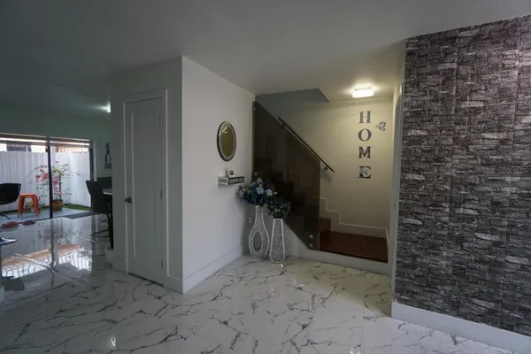 $420,000 | 1765 West 41st Street, Unit 2D, Hialeah, FL 33012