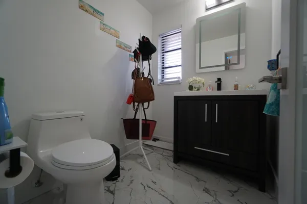 $420,000 | 1765 West 41st Street, Unit 2D, Hialeah, FL 33012